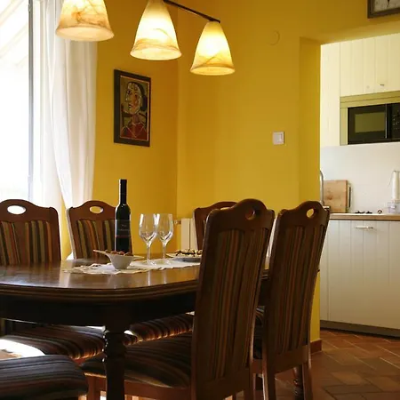 Ema Apartment